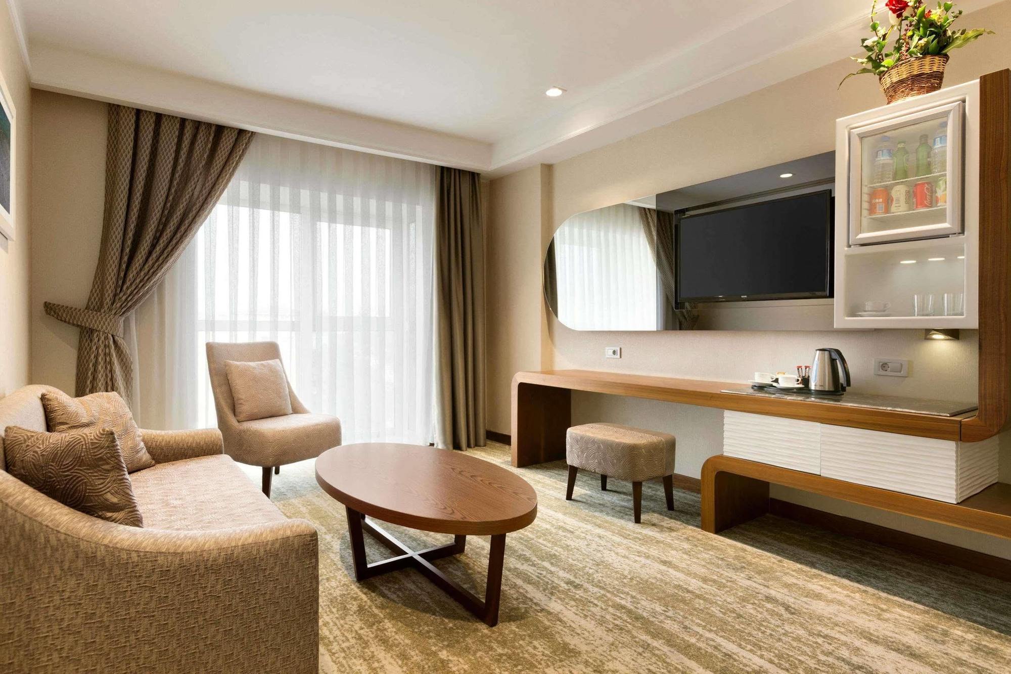 Ramada By Wyndham Gemli̇K Hotel Gemlik Exterior foto